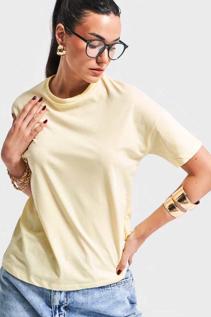 მაისური, ტოპი Women's T-Shirt IT'S BASIC 1kadin-sari-renk-s5-bisiklet-yaka-basic-t-shirt-20286.jpg მაისური, ტოპი Women's T-Shirt IT'S BASIC 1kadin-sari-renk-s5-bisiklet-yaka-basic-t-shirt-20286.jpg